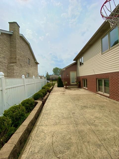 8409 S Thomas Ave, Bridgeview, IL 60455 photo 34