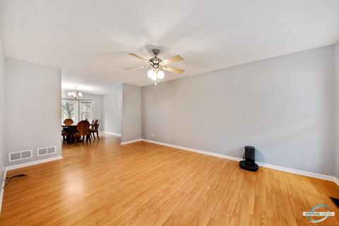 960 Millwood Dr, Bartlett, IL 60103 photo 16