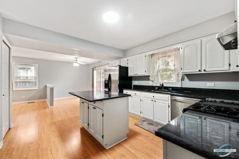 960 Millwood Dr, Bartlett, IL 60103 photo 9