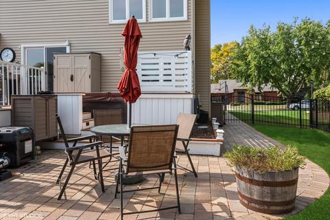 2037 Gladstone Dr, Wheaton, IL 60189 photo 4