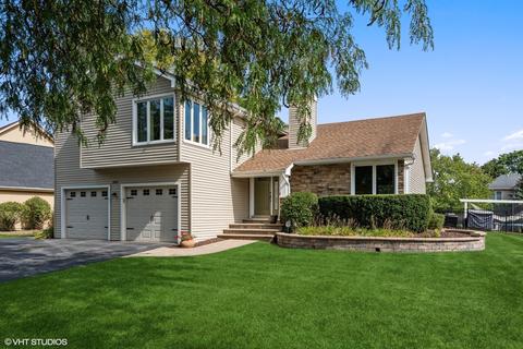 2037 Gladstone Dr, Wheaton, IL 60189 photo 2