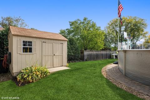 2037 Gladstone Dr, Wheaton, IL 60189 photo 5