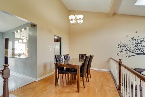 708 Scarborough Cir, Hoffman Estates, IL 60169 photo 11