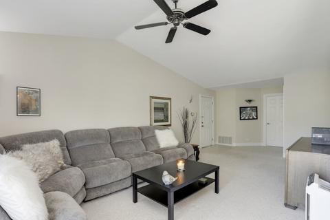 1400 Tulip Ct #A2, Wheeling, IL 60090 photo 6