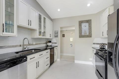 1400 Tulip Ct #A2, Wheeling, IL 60090 photo 4