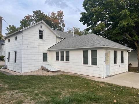 307 E Wall St, Morrison, IL 61270 photo 2