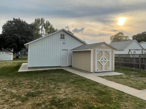 307 E Wall St, Morrison, IL 61270 photo 4