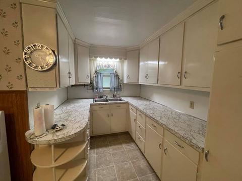 307 E Wall St, Morrison, IL 61270 photo 5