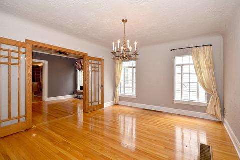 338 E May St, Elmhurst, IL 60126 photo 10