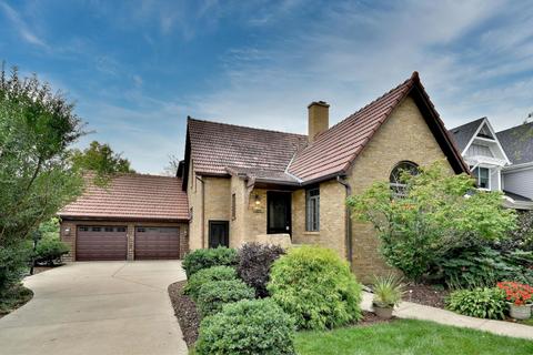 338 E May St, Elmhurst, IL 60126 photo 3