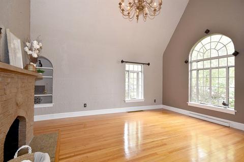 338 E May St, Elmhurst, IL 60126 photo 8