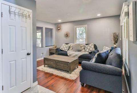 130 Barnes Rd, Elgin, IL 60124 photo 3