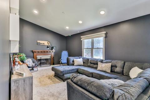 130 Barnes Rd, Elgin, IL 60124 photo 17
