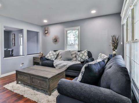 130 Barnes Rd, Elgin, IL 60124 photo 4