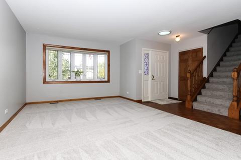 428 E Chippendale Dr, Bartlett, IL 60103 photo 2
