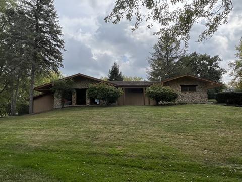 2808 N Baycliff Dr, Mchenry, IL 60050 photo 1