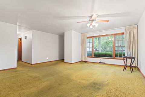 30 Circle Dr E, Montgomery, IL 60538 photo 2
