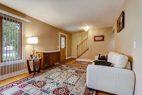 229 Iris Dr, Streamwood, IL 60107 photo 5