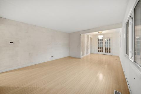 325 Apache Ln, Hoffman Estates, IL 60169 photo 3