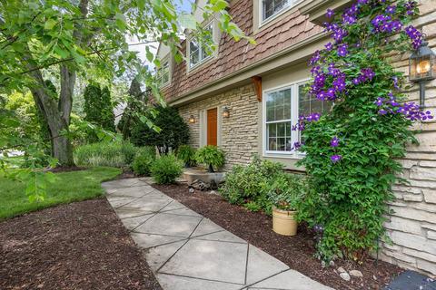 799 E Gartner Rd, Naperville, IL 60540 photo 2