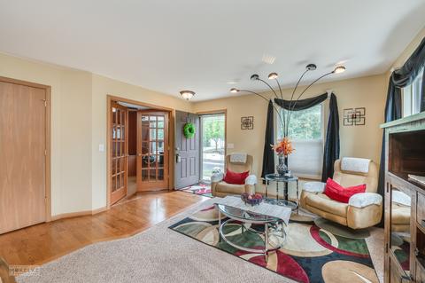 2205 Cedar Ridge Dr, Plainfield, IL 60586 photo 4