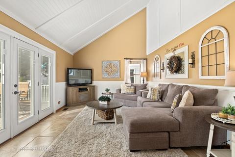 735 Cimarron Dr, Cary, IL 60013 photo 10