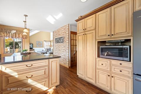 735 Cimarron Dr, Cary, IL 60013 photo 9