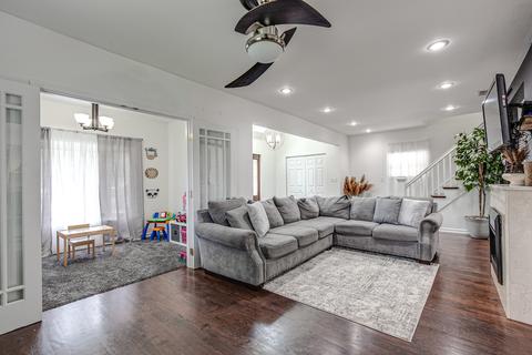 1596 E Algonquin Rd, Des Plaines, IL 60016 photo 4