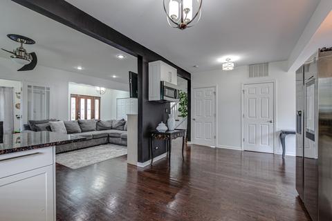 1596 E Algonquin Rd, Des Plaines, IL 60016 photo 8