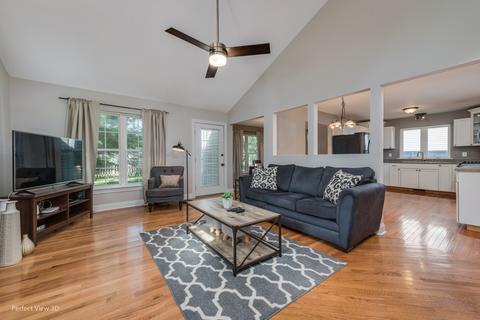 10403 Wilmette Ave, Algonquin, IL 60102 photo 2