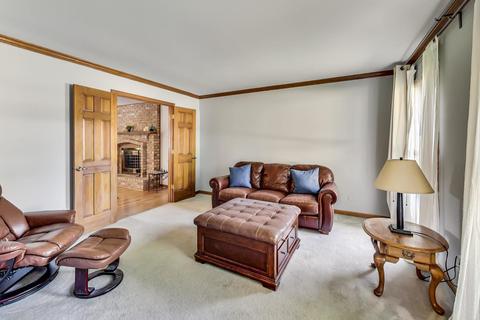 230 Gingerbrook Ln, Bartlett, IL 60103 photo 4