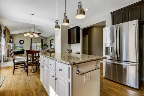 2061 Tunbridge Trl, Algonquin, IL 60102 photo 4