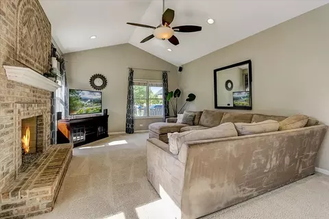 2061 Tunbridge Trl, Algonquin, IL 60102 photo 9