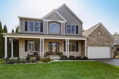 2061 Tunbridge Trl, Algonquin, IL 60102 photo 1