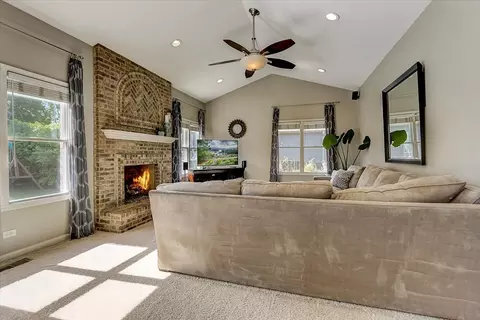 2061 Tunbridge Trl, Algonquin, IL 60102 photo 8