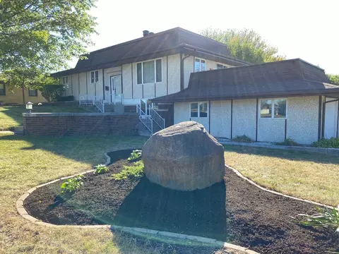 1420 West St, Peru, IL 61354 photo 2
