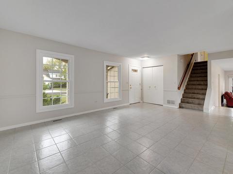 1835 Shetland Dr, Wheaton, IL 60189 photo 2