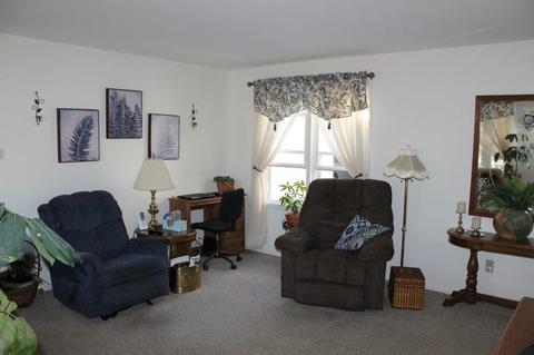527 E High St, Morrison, IL 61270 photo 2
