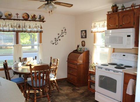527 E High St, Morrison, IL 61270 photo 7
