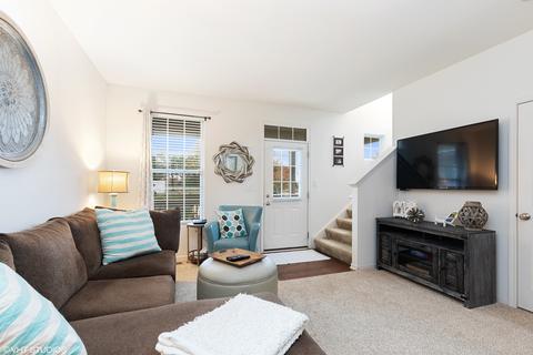 3623 Hyde Park Ct, Elgin, IL 60124 photo 2