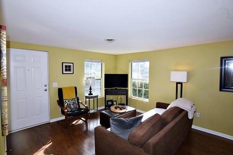 313 E State St, Geneva, IL 60134 photo 5