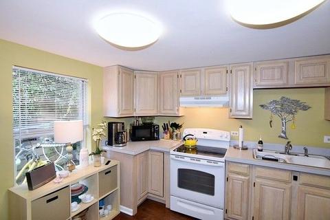 313 E State St, Geneva, IL 60134 photo 8