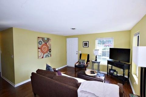 313 E State St, Geneva, IL 60134 photo 6