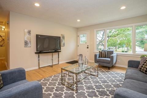 209 S Mill Rd, Addison, IL 60101 photo 3