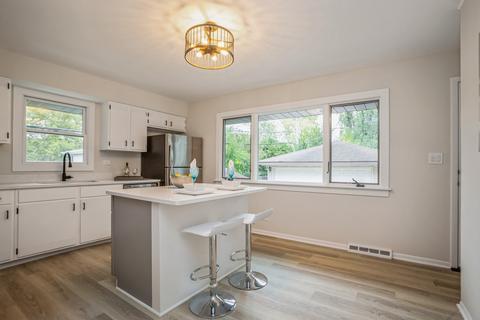 209 S Mill Rd, Addison, IL 60101 photo 4