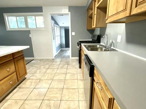 57 Crescent St, Elgin, IL 60123 photo 8
