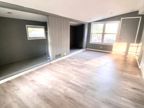 57 Crescent St, Elgin, IL 60123 photo 2
