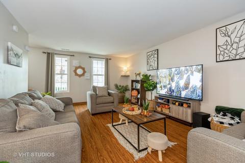 980 Symphony Dr, Aurora, IL 60504 photo 3