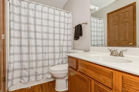 980 Symphony Dr, Aurora, IL 60504 photo 9
