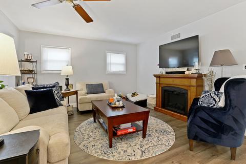 930 Greenview Ave, Des Plaines, IL 60016 photo 3